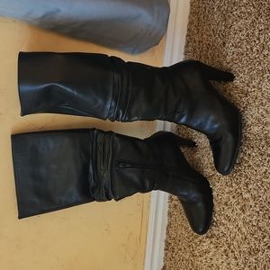 Black heeled boots